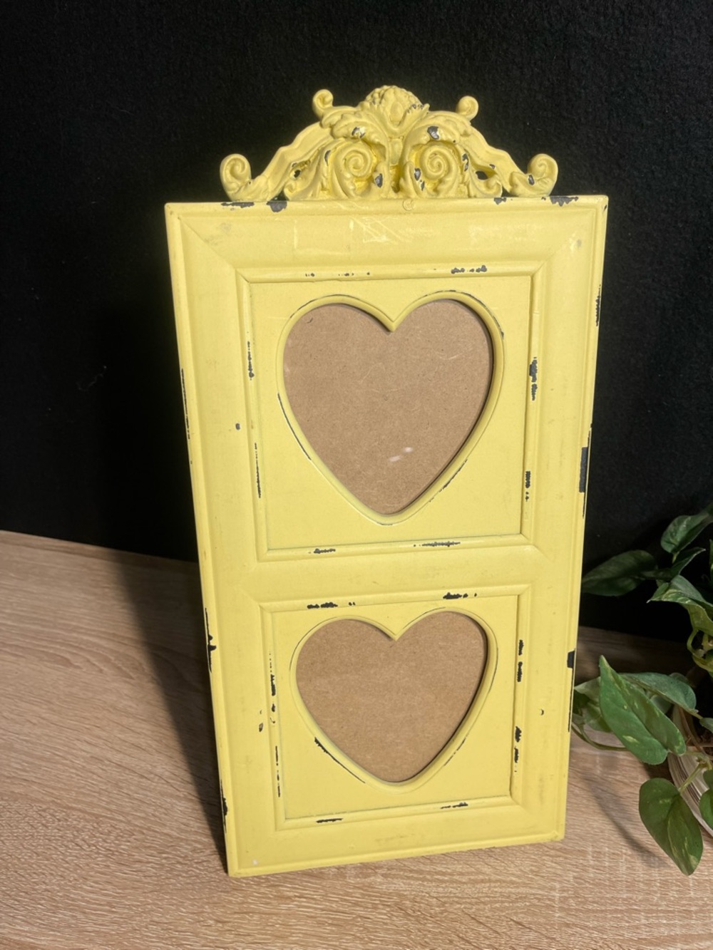 Vintage-Style double Heart Frame  in Yellow - Unbranded